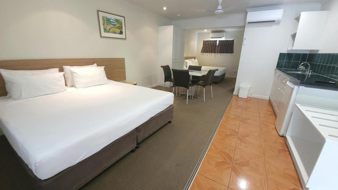 Studio QUAD Room Kitchenette