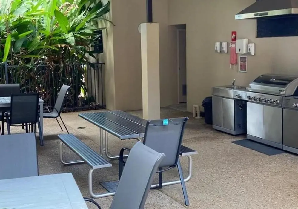 3 Bedroom 2 Bath Apartment In Cairns Queensland-1