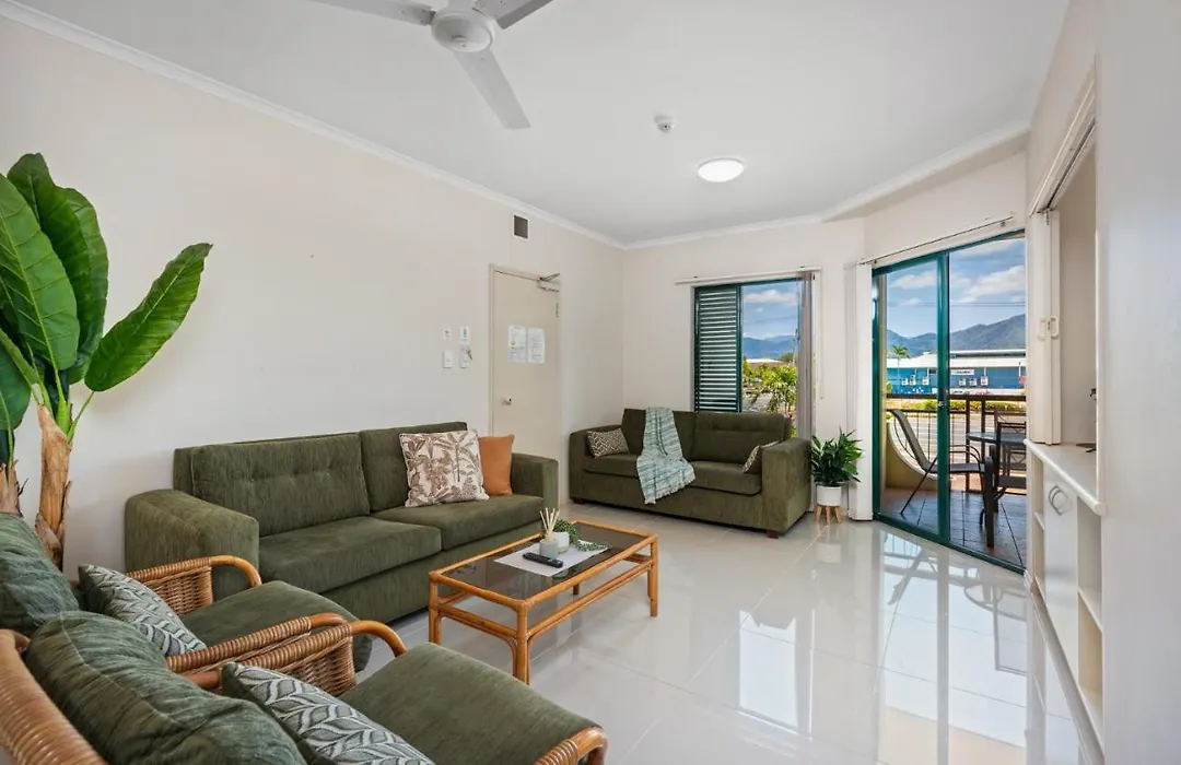 Cairns City Family Apartment - Wifi -Netflix - Pool-1