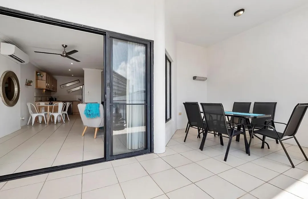 Spacious 3 Bedroom Two Level Apartment In Cairns City-1