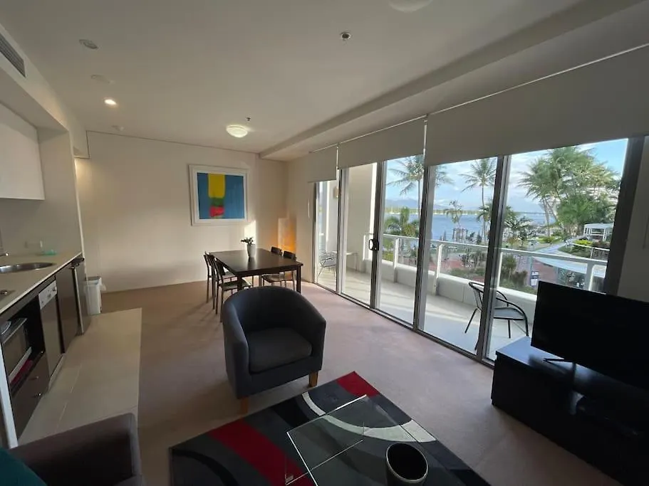 Stunning Water View Apartment - Pool, Gym, Sauna.-1