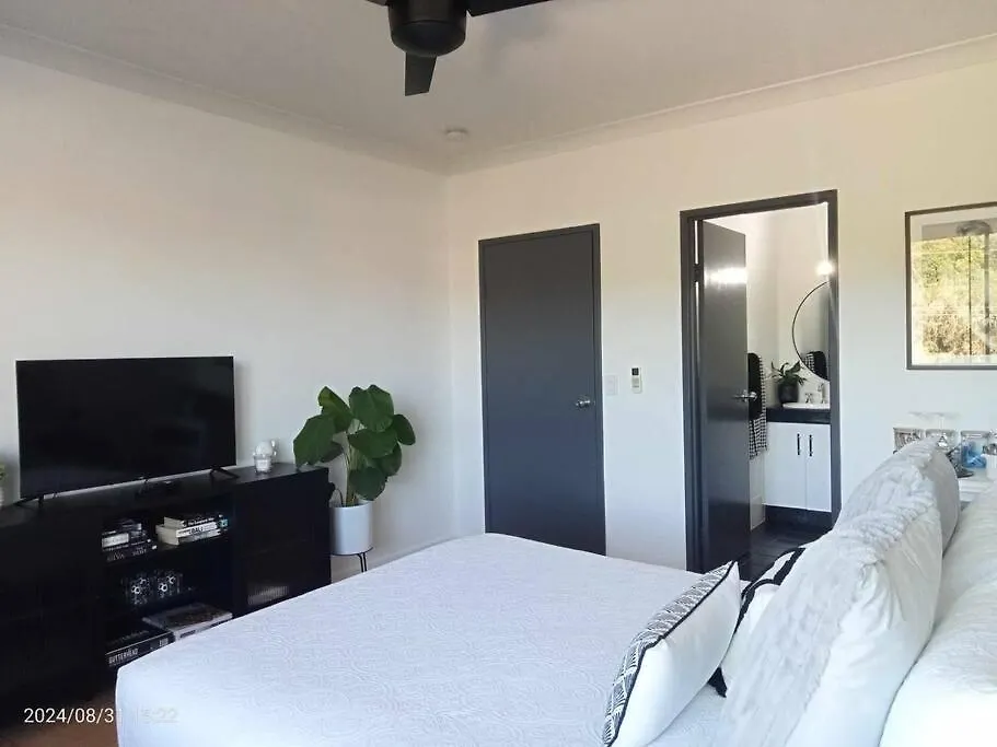 Cairns Chic Suite - Motel Room A-1