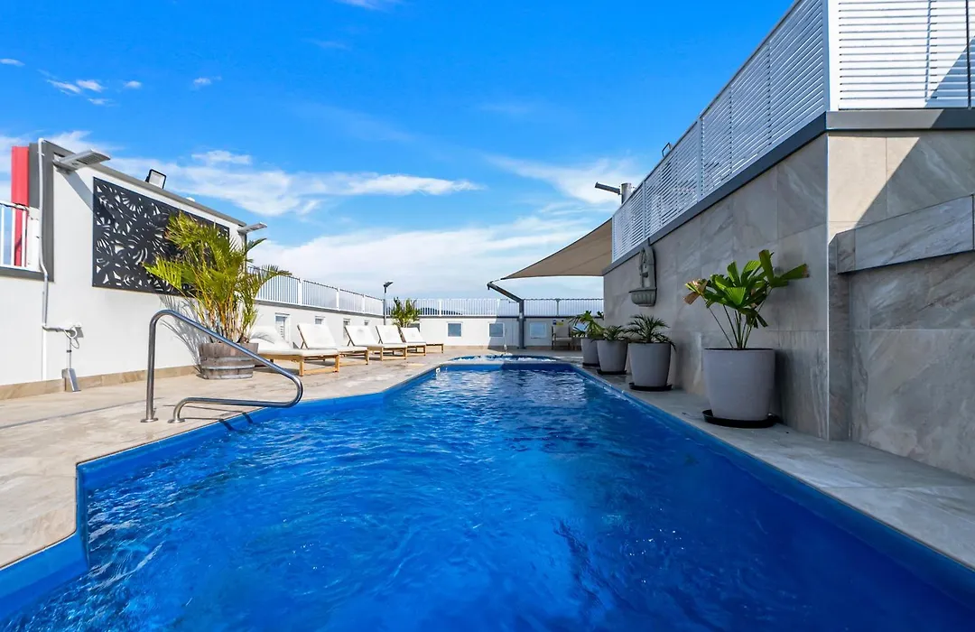 'Central Plaza' Adjacent Apartments With Rooftop Pool-1