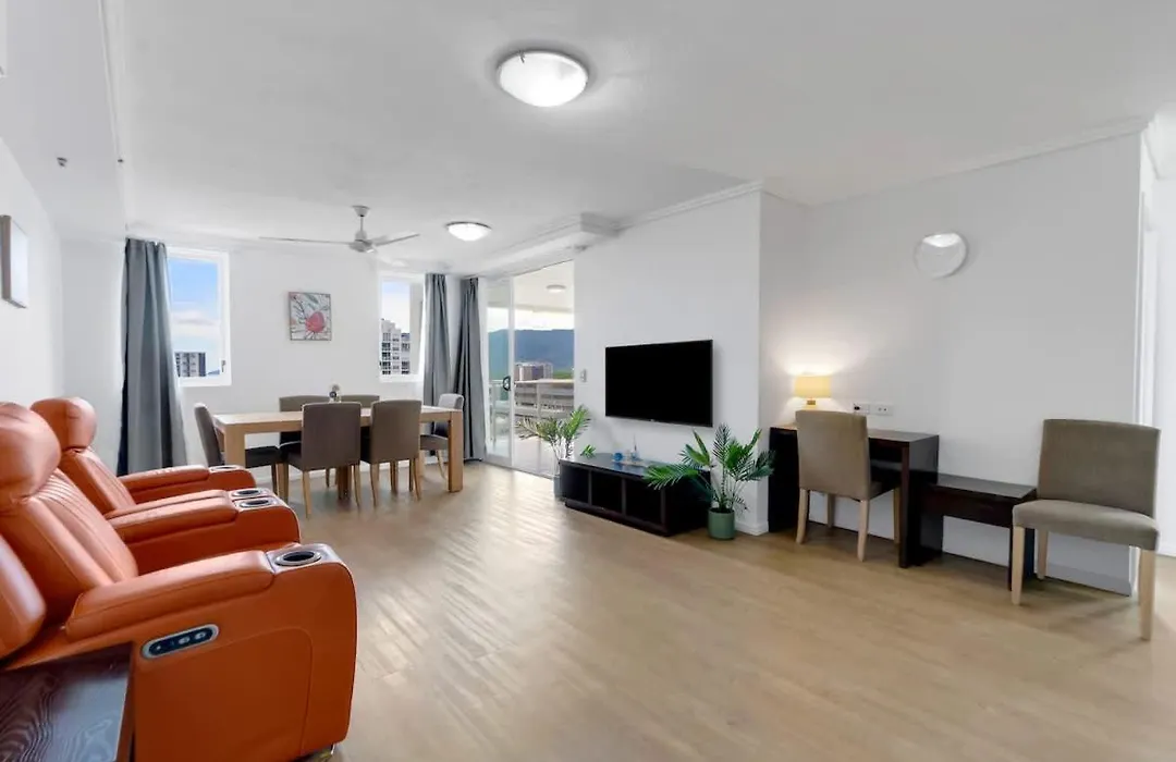 Mcleod Rise - Cairn Base With Rooftop Pool & Spa-1