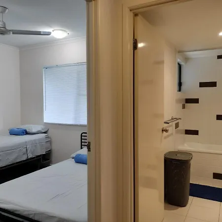 3 Bedroom 2 Bath Apartment In Cairns Queensland-3