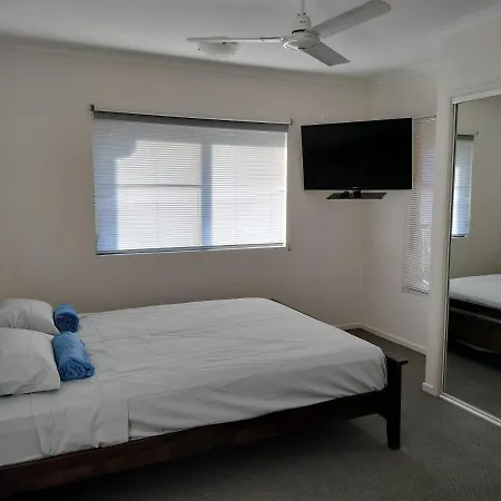 3 Bedroom 2 Bath Apartment In Cairns Queensland-2