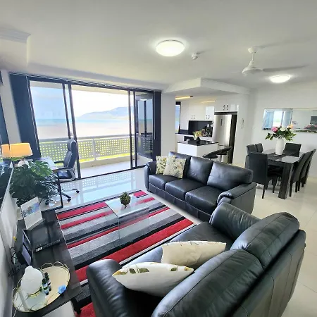 Cairns Luxury Seaview Apartment-3