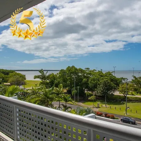 Cairns Luxury Waterview Apartment-2