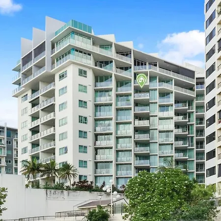 Stunning Esplanade Retreat With Ocean Views-2