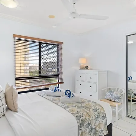 Belle Escapes 702 Cbd Apartment With Elevated City And Water Views-2