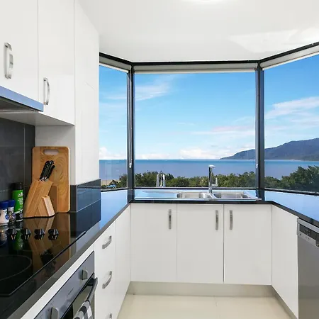 Cairns Luxury Waterview Apartment-2