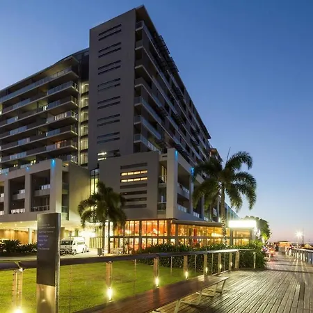 Lovely Waterfront Apartment At Harbour Lights-3