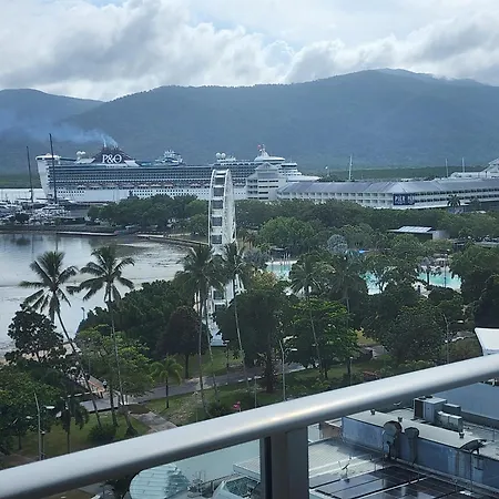 Studio Room In Cairns Esplanade! Ocean View! Heart Of Cairns-2