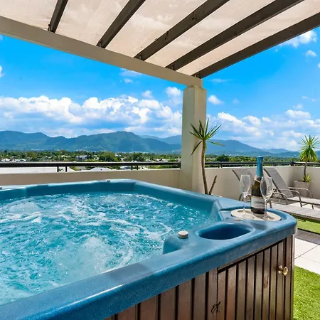 Cairns Penthouse - Private Rooftop Outdoor Gym, Spa & Tv Area With Sunset & Mountain Views-3