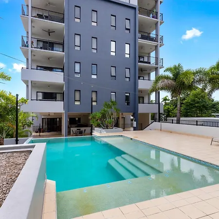 Cairns Penthouse - Private Rooftop Outdoor Gym, Spa & Tv Area With Sunset & Mountain Views-3