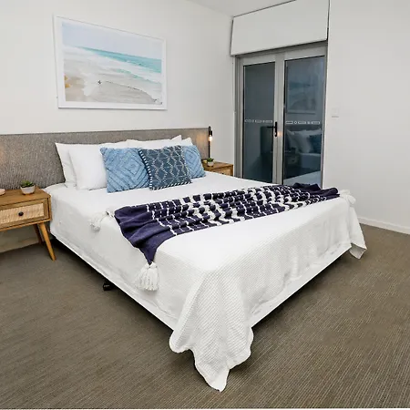 Pool View City Centre Apartment 206-3