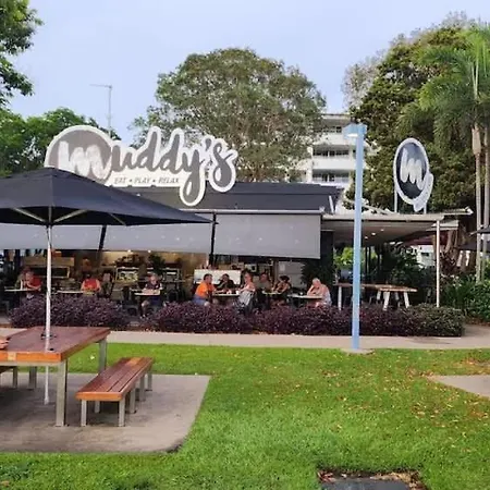 Cairns Esplanade - Poolside Stay Near The Waterfront-3