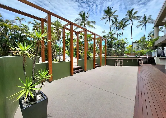 Cairns Luxury Seafront Apartment