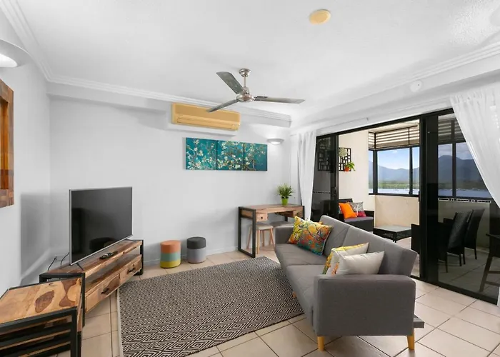 604 Chic City Apartment With Water Views Cairns