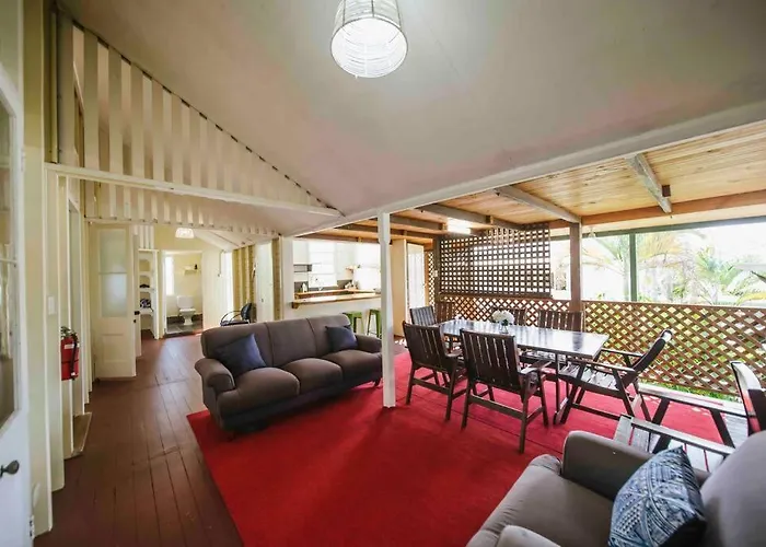 6 Bedroom + 2 Bath Apartment // Cairns Central