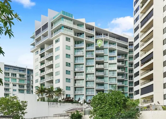 Stunning Esplanade Retreat With Ocean Views Apartment Cairns