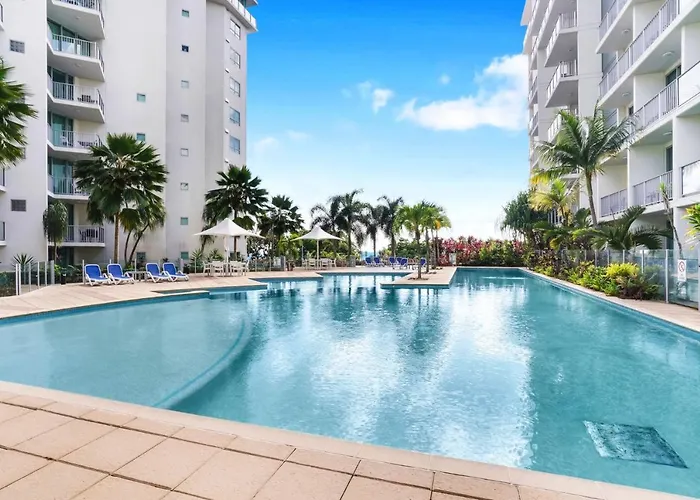 Stunning Esplanade Retreat With Ocean Views Apartment Cairns