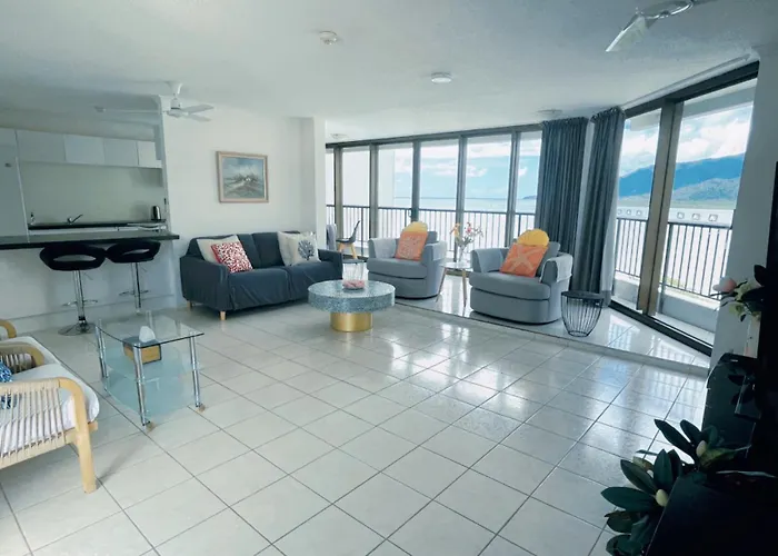 Cairns Ocean View Apartment In Aquarius