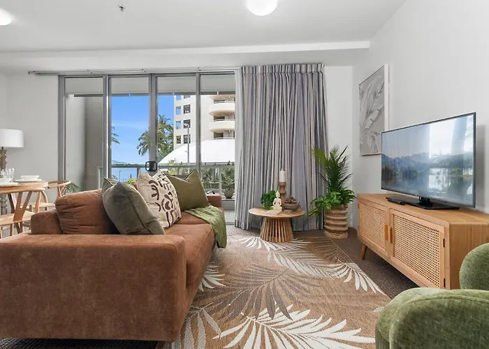 Lux Retreat At Harbour Light Cairns I Sauna I Pool & Prime Location