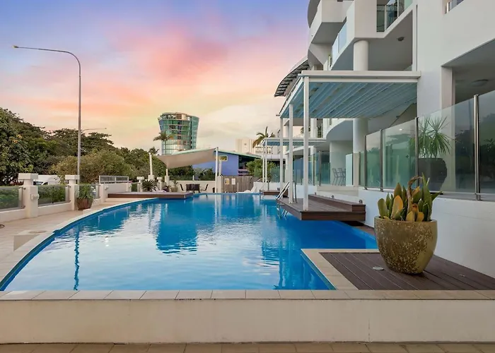 'The Dreamscape' Sea View Serenity On The Esplanade Cairns