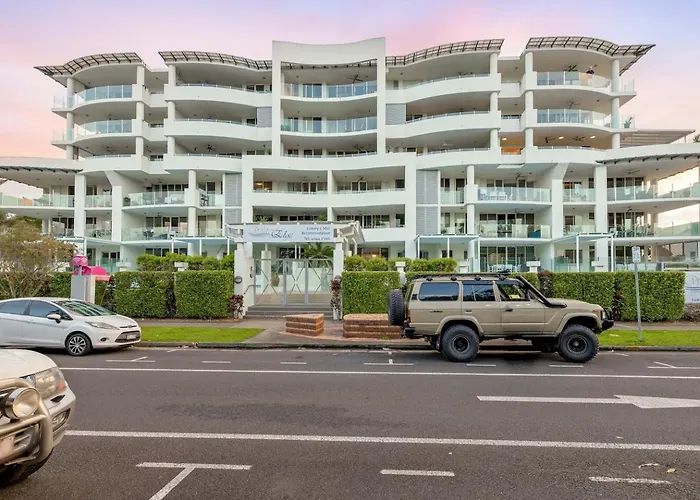 'The Dreamscape' Sea View Serenity On The Esplanade Cairns