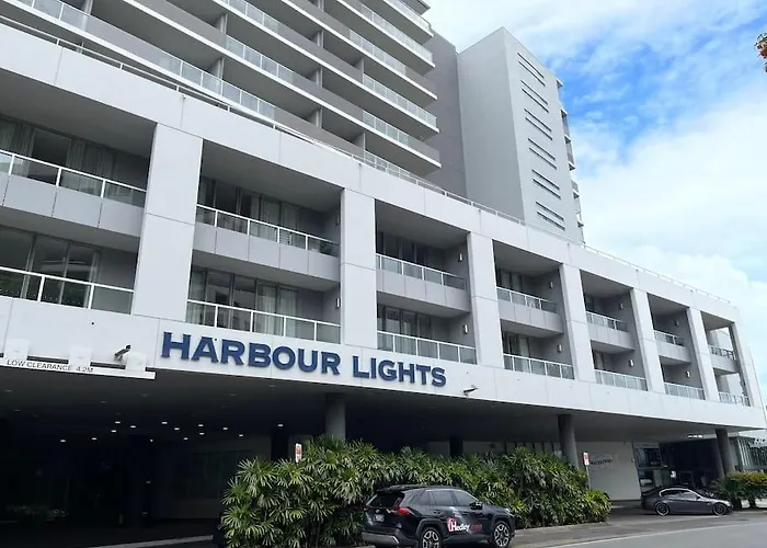 Stunning Water View Apartment - Pool, Gym, Sauna. Cairns