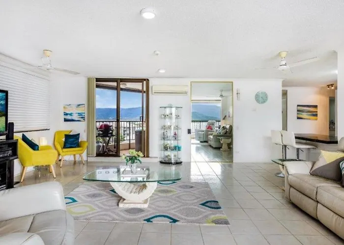 Cairns Ocean View Apartment In Aquarius