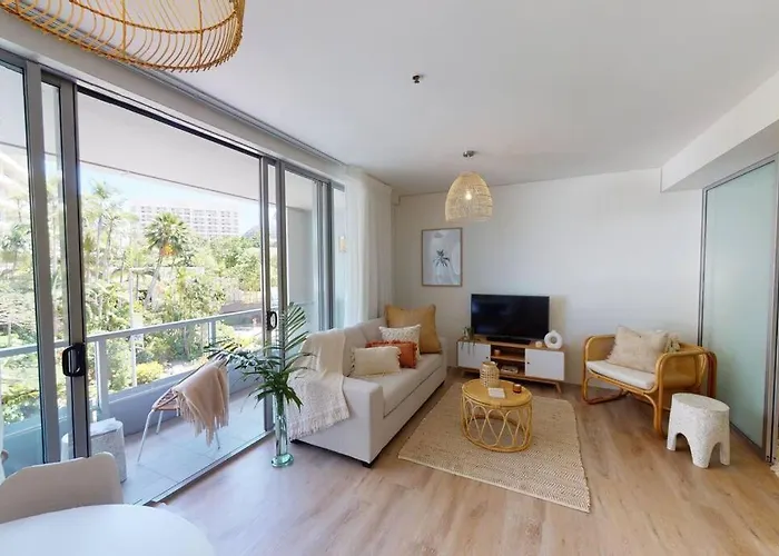Stunning Waterfront Apartment In 5-Star Complex Cairns