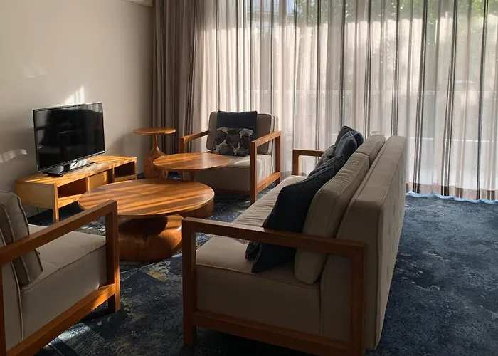 Oasis At Harbour Lights Cairns Apartment