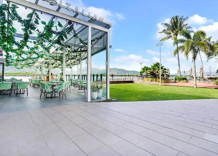 901 Harbour Lights With Ocean Views Apartment Cairns