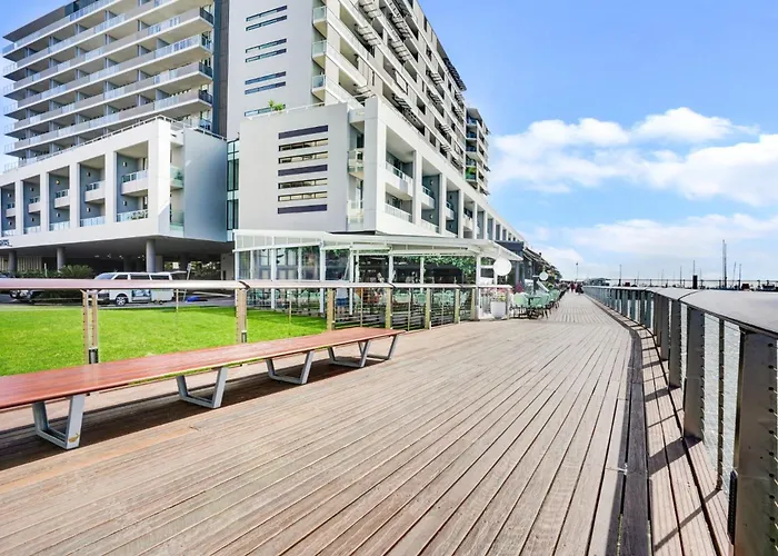 901 Harbour Lights With Ocean Views Apartment Cairns