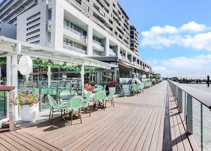 903 Harbour Lights Steps To Reef & Dining Apartment Cairns