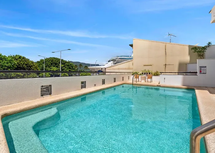 Belle Escapes 702 Cbd Apartment With Elevated City And Water Views Cairns