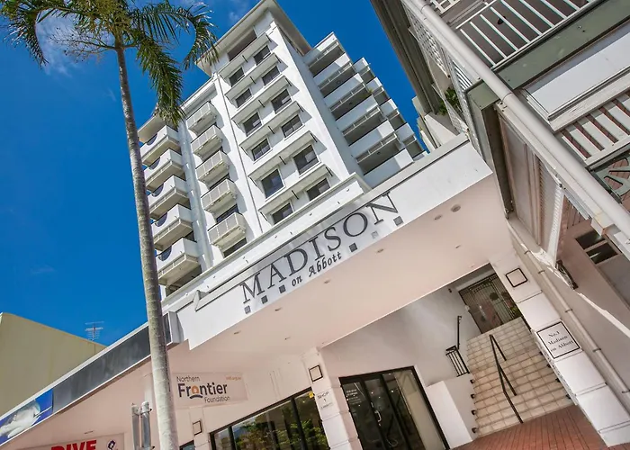 Belle Escapes 702 Cbd Apartment With Elevated City And Water Views Cairns