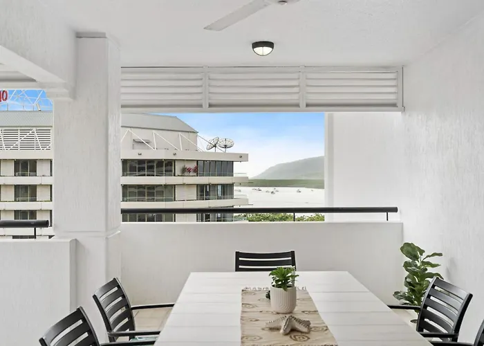 Belle Escapes 702 Cbd Apartment With Elevated City And Water Views Cairns