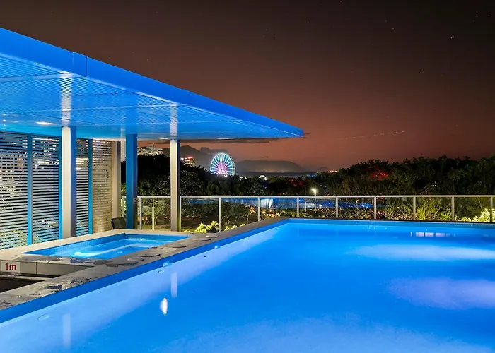 Lux Retreat At Harbour Light Cairns I Sauna I Pool & Prime Location
