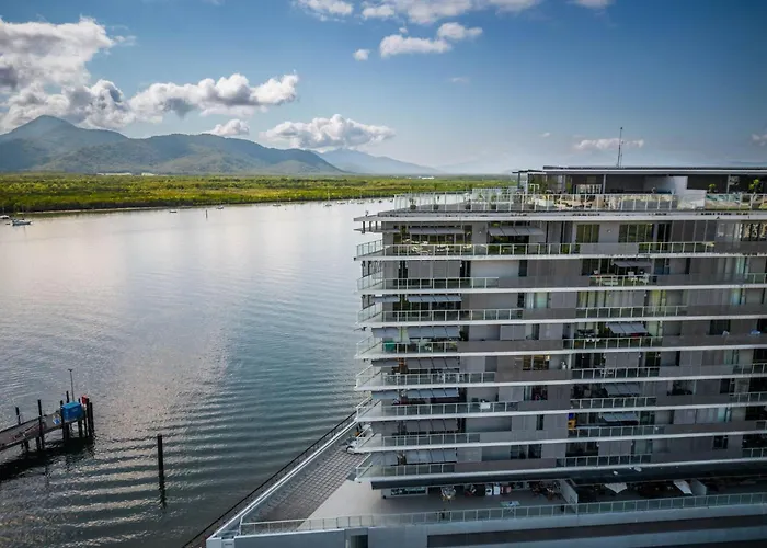 Belle Escapes - 405 Harbour Lights Apartment Cairns
