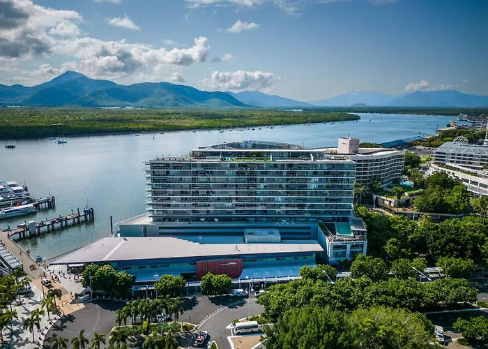 Belle Escapes - 405 Harbour Lights Apartment Cairns