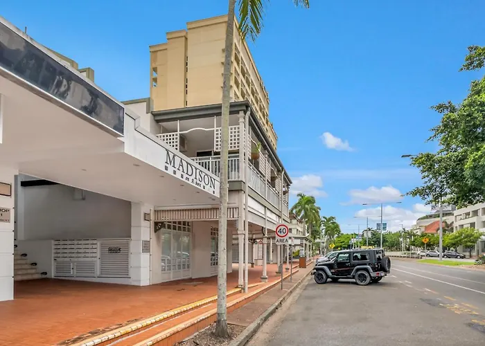 Portofino Coastal Retreat Apartment Cairns