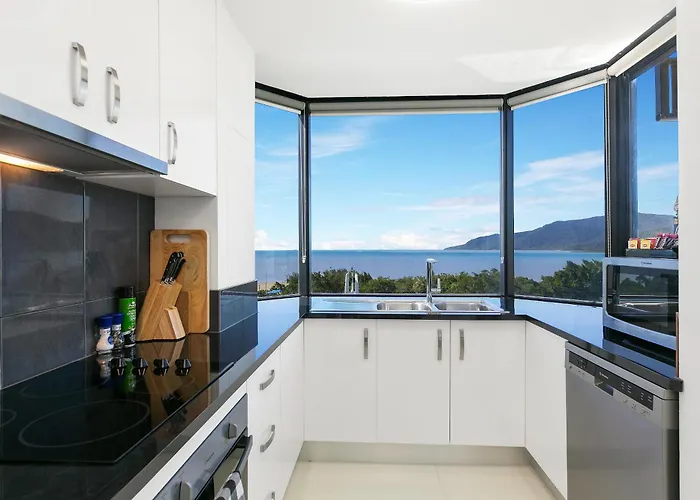 Cairns Luxury Waterview Apartment