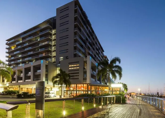 Lovely Waterfront Apartment At Harbour Lights Cairns