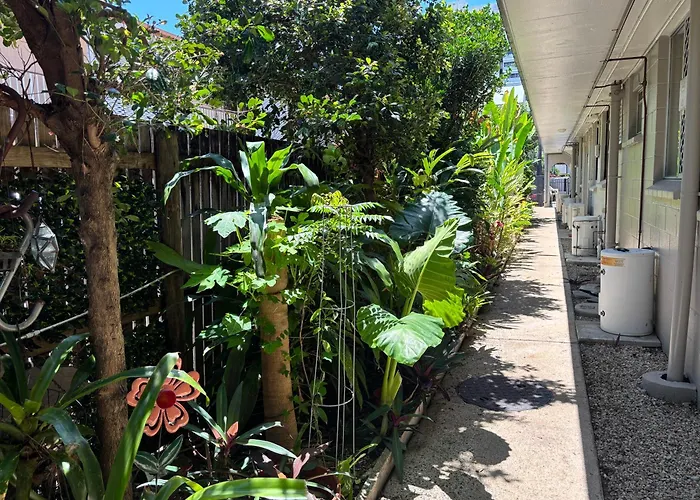 Tropical Ground-Floor Retreat Cairns Apartment