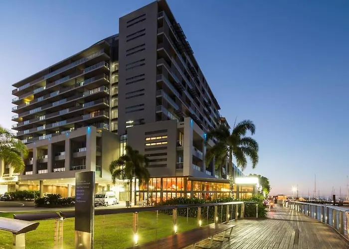 Charming Waterfront Apartment Cairns