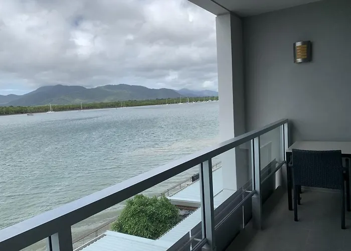 302 Harbour View Cairns Apartment