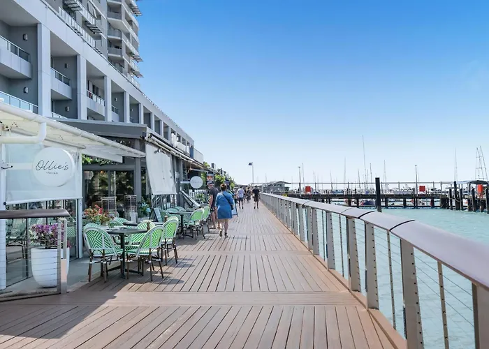 Belle Escapes 703 Harbour Lights Cairns Apartment With Water Views